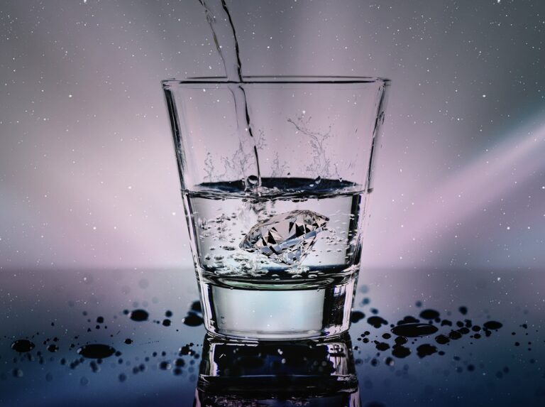 プロテインを夜に飲むと得られる効果とは？